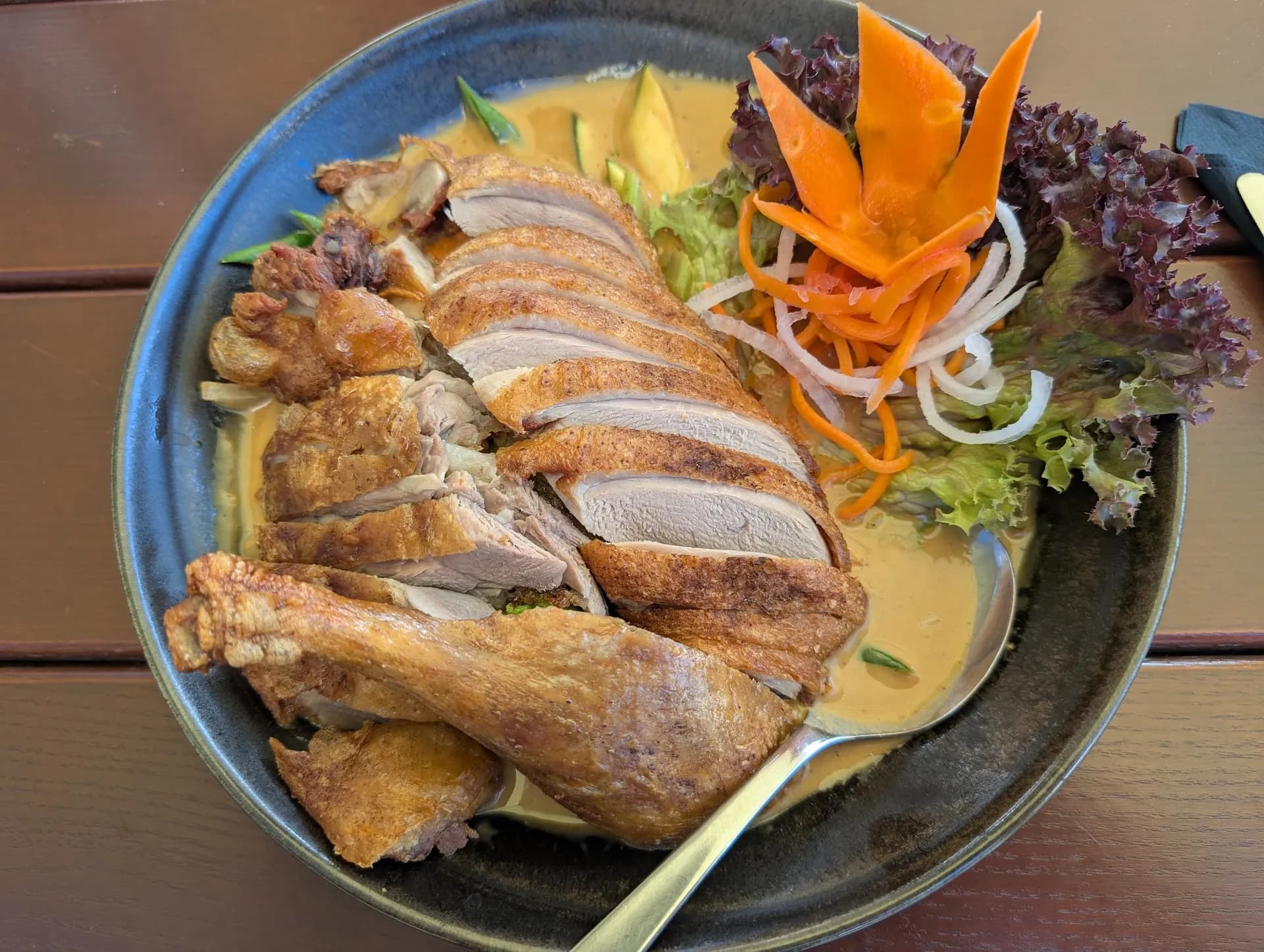 Knusprige Ente in Curry – Spezialität von Co Ha